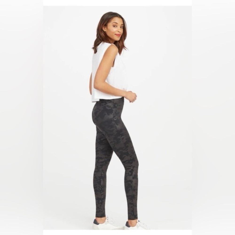 SPANX Black Camouflage faux leather Leggings large